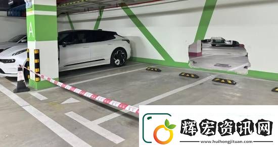 小米SU7撞穿車庫墻壁