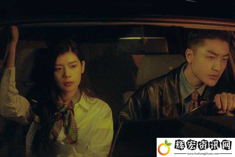 夜幕下的熒幕詩篇